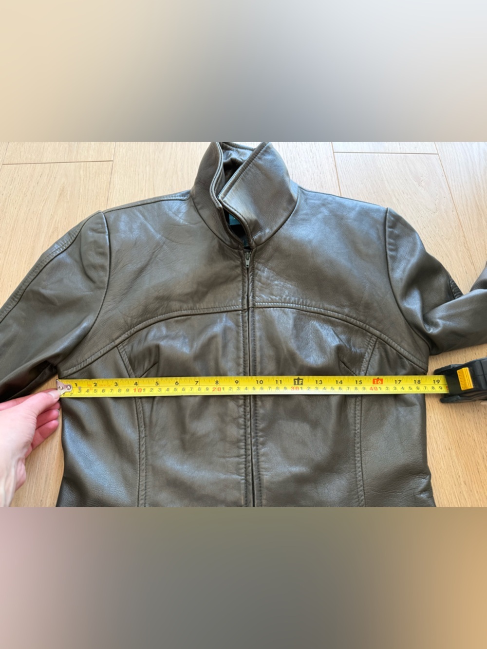 Danier Vintage Genuine Leather Jacket | Made in Canada | Tailored Feminine Fit - Picture 9 of 11